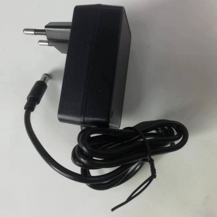 CE 12.6V 2A 충전기 EU 플러그 DC5521 배럴 커넥터 12V 배터리 사용